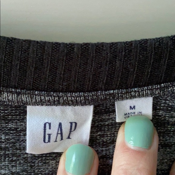 Black and Gray GAP Sweater - Picture 2 of 3